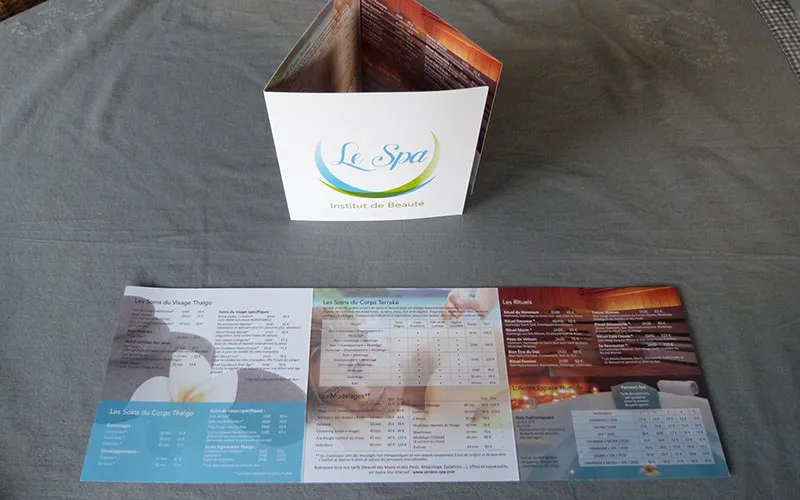 Design de brochure tarifaire et menu de soins pour l'institut Le Spa par Agraf.