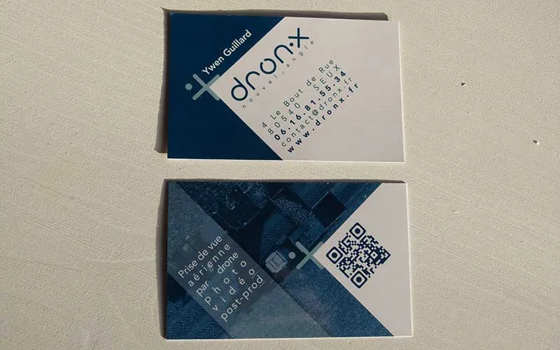 Conception de carte de visite moderne avec QR code pour Dronx par Agraf.