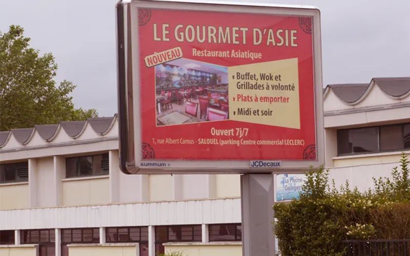 Signalétique extérieure et panneau lumineux pour Le Gourmet d'Asie par Agraf.