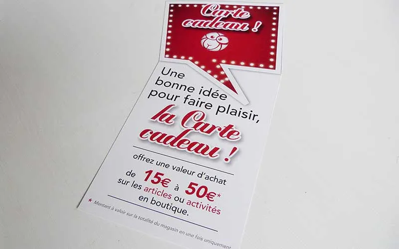 Support de communication pour les cartes cadeaux Carrément Piquée créé par Agraf.